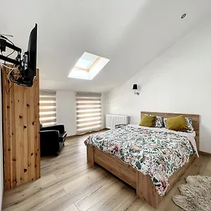 Appartement Maison De Jacuzzi Wiffi à 4km Aéroport, Charleroi